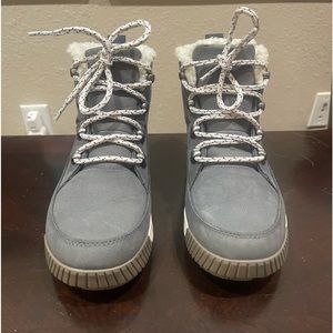 Women’s size 8 The North Face, Sierra Mid Lace up